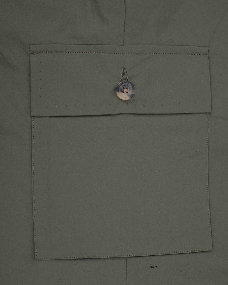 Chino aus weichem grünem "Papier".