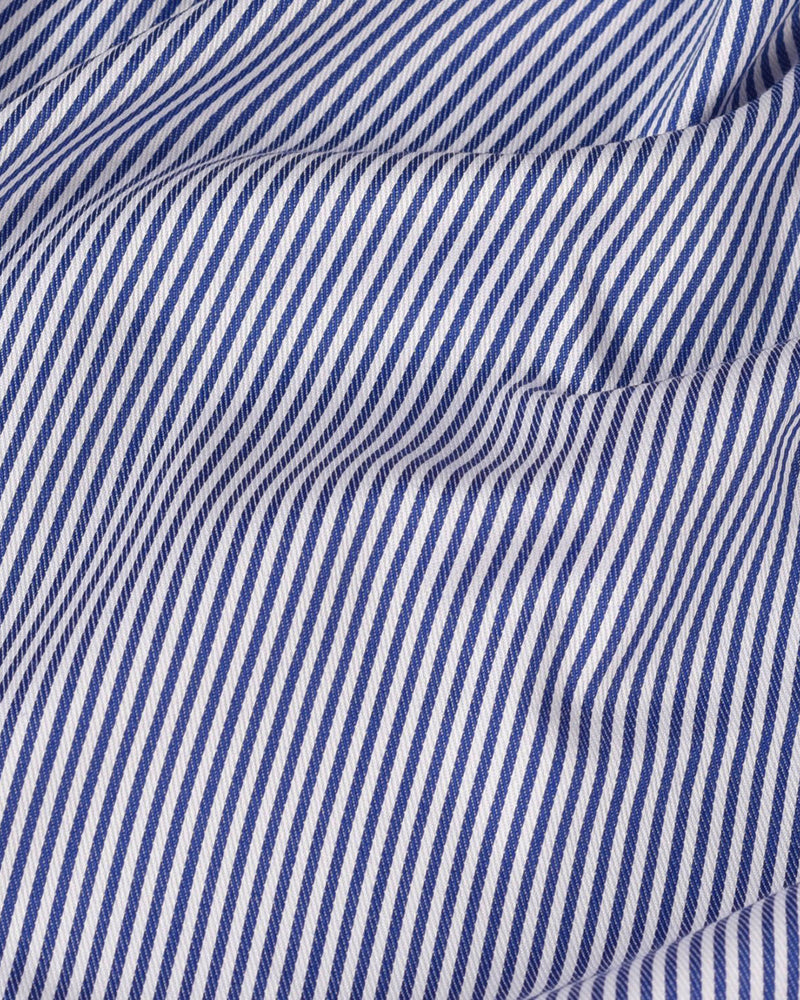 Dunkelblaue Seilstreifen