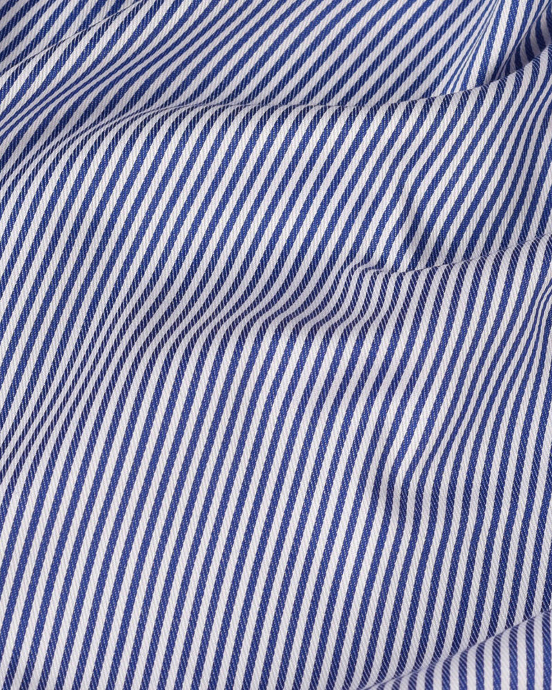 Dunkelblaue Seilstreifen