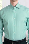 Robe blanche et verte à rayures