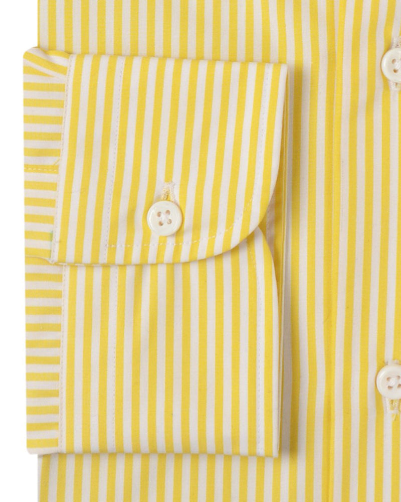 Rayures jaunes Cyber ​​Pencil sur fond blanc