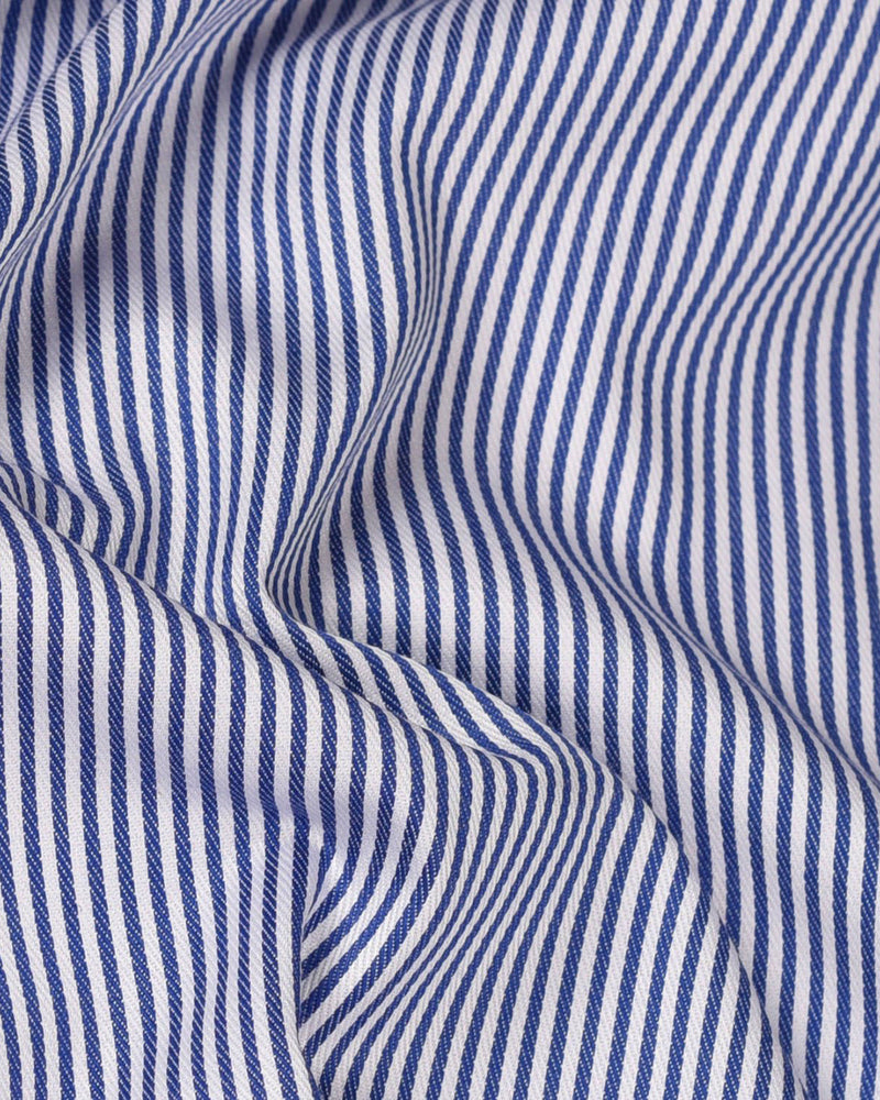 Dunkelblaue Seilstreifen
