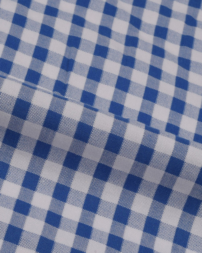 Blau-weiße Gingham-Karos
