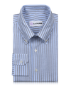 Chemise bleue foncée à rayures noires sur fond blanc