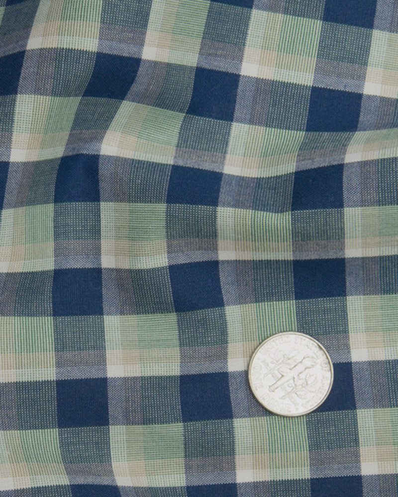 Blauer grüner Tartan-Plaid auf Weiß