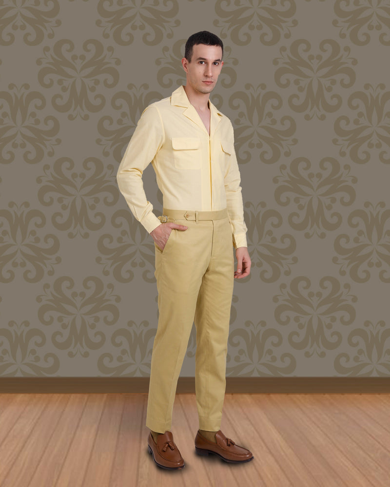 Hemd mit Camp-Kragen aus hellgelbem Fresco-Chambray
