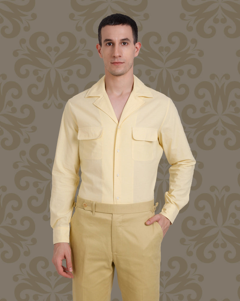Hemd mit Camp-Kragen aus hellgelbem Fresco-Chambray