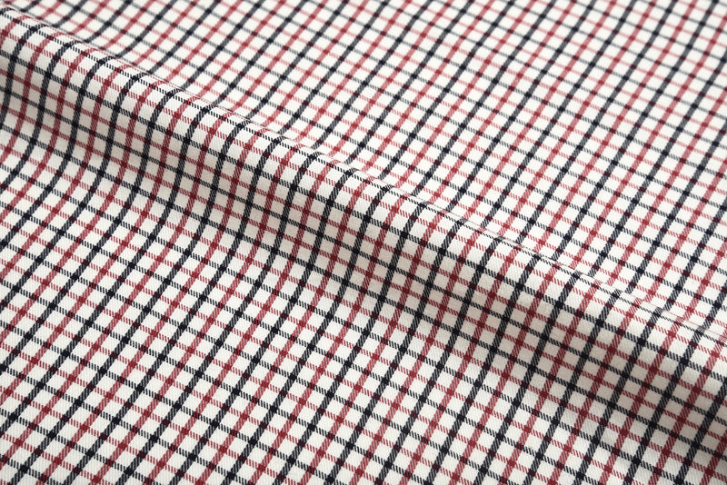 Carreaux noirs et rouges écrus