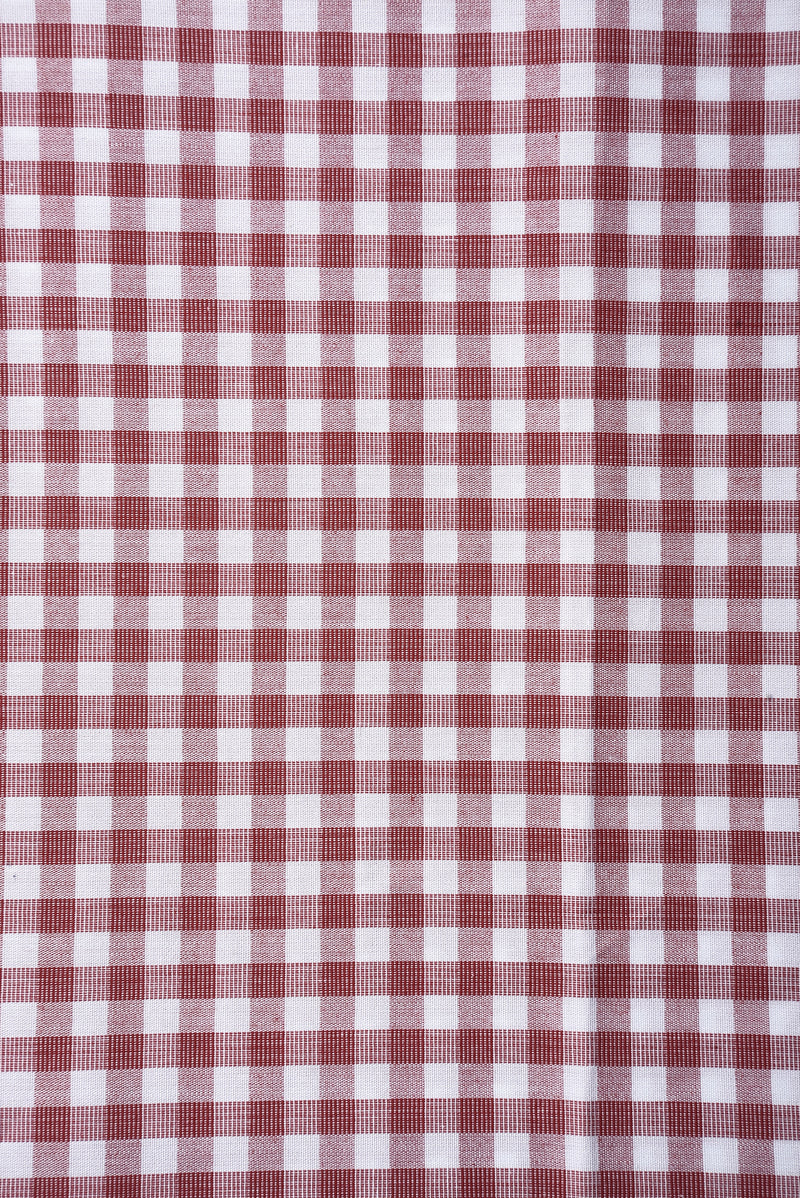 Rote End-on-End-Gingham-Karos