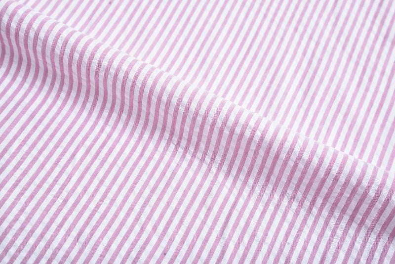Rayures bonbon rose sur blanc en seersucker