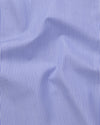 Mittelblaue weiße Kleidstreifen