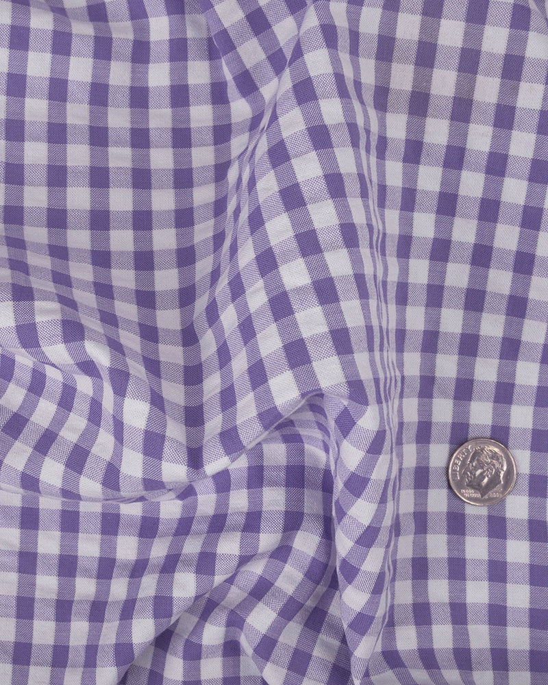 Violett-weißer Gingham-Karo-Seersucker