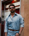 Hellblaues Chambray-Hemd aus Denim mit verwaschenem Muster