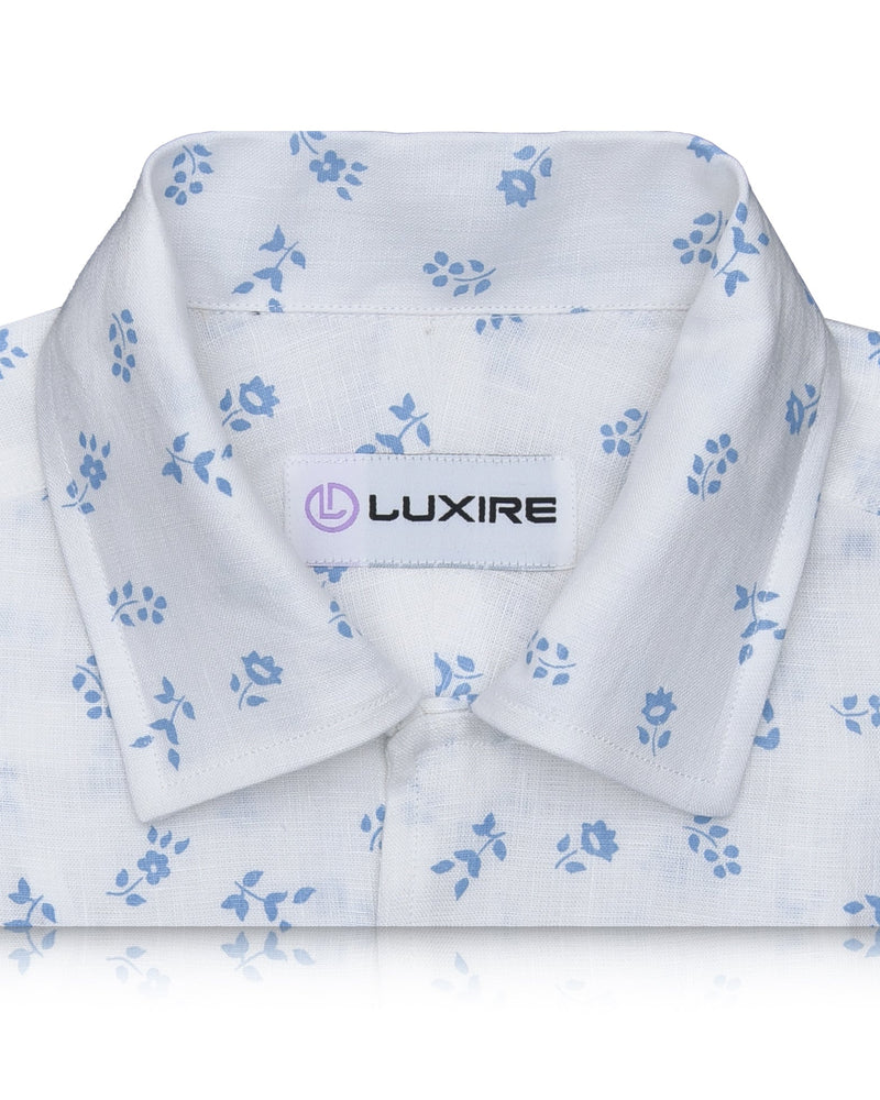 Lin : Feuilles imprimées bleu pâle sur fond blanc