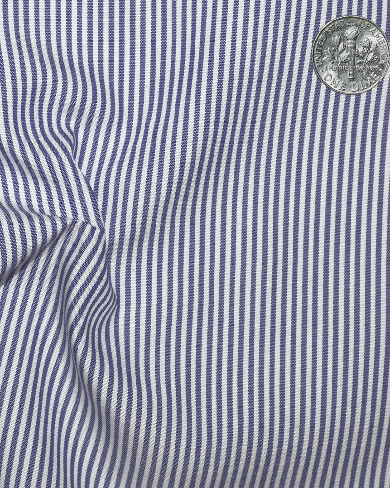 Blaue Kleiderstreifen Auf Weiß