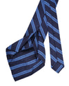Tie-Himmelblaue Streifen auf Marineblau
