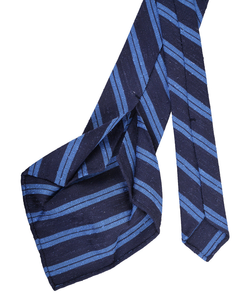 Tie-Himmelblaue Streifen auf Marineblau
