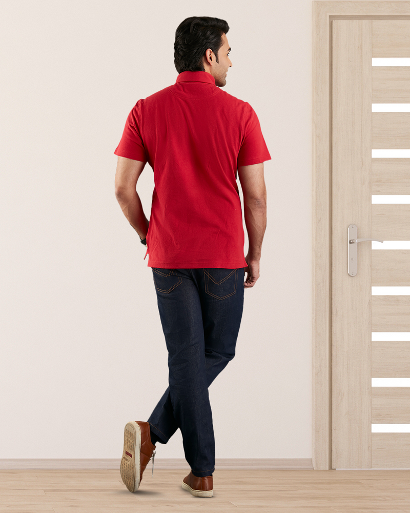 Schlichtes rotes Polo-T-Shirt