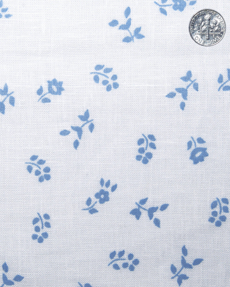Lin : Feuilles imprimées bleu pâle sur fond blanc