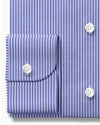 Mittelblaue weiße Kleidstreifen