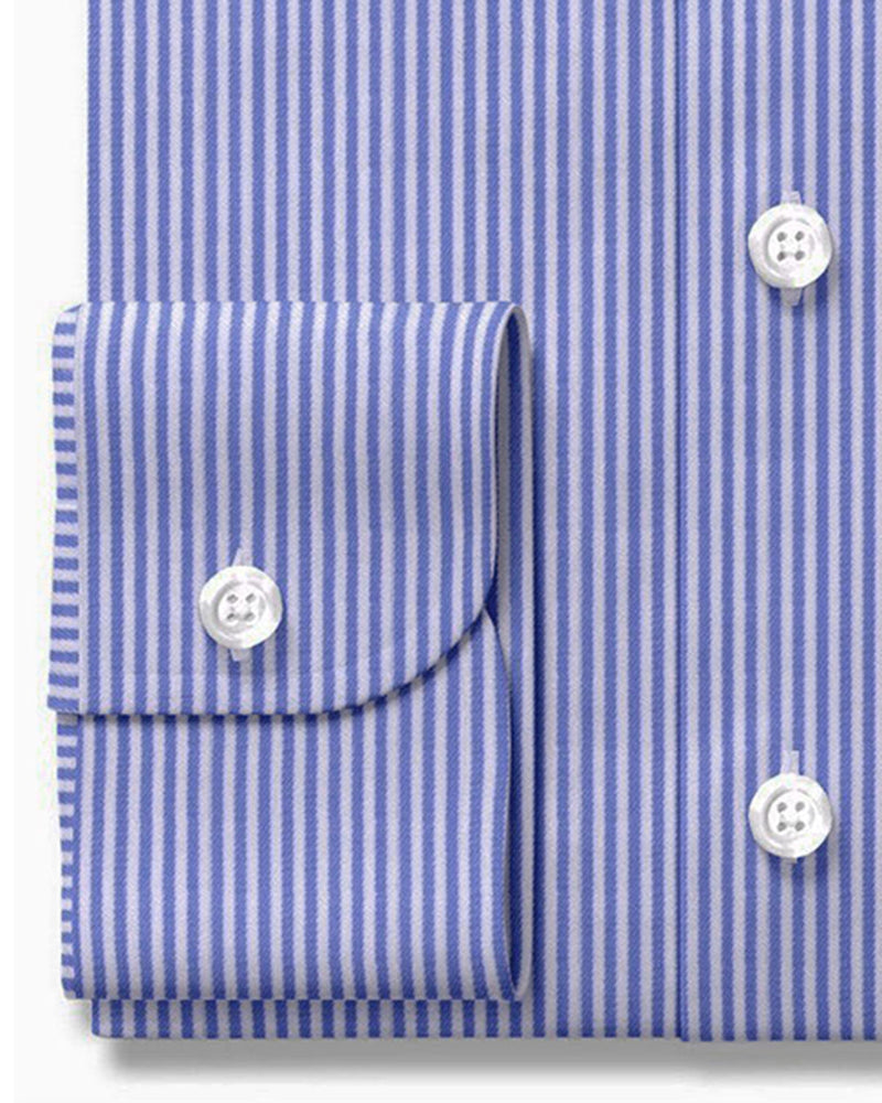 Mittelblaue weiße Kleidstreifen